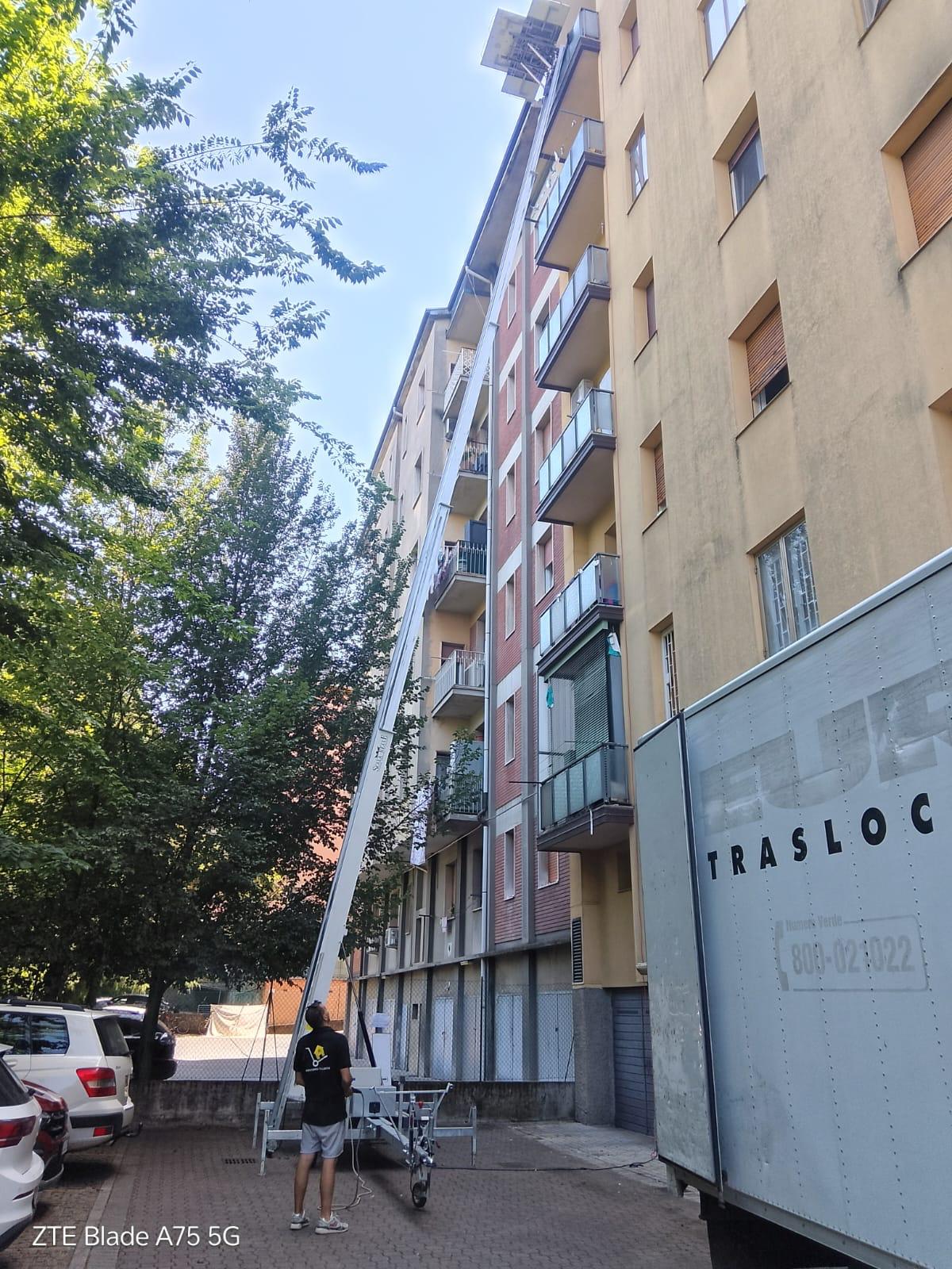 Trasloco in corso con operatori Montorsi
